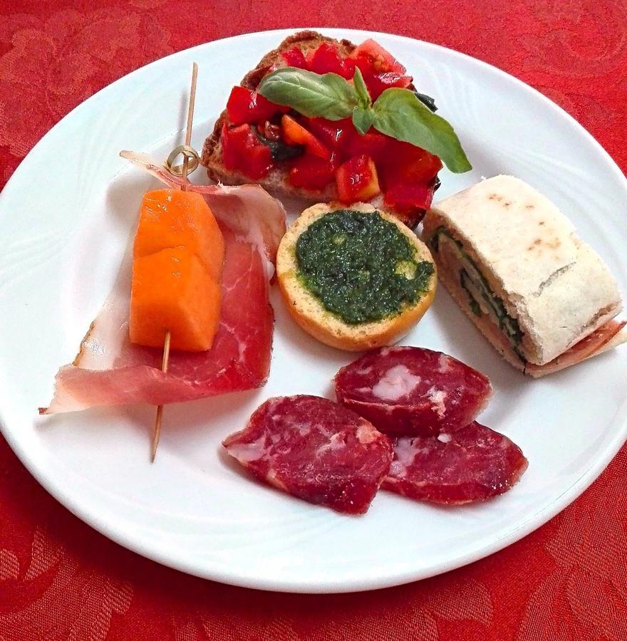 Hotel Ludovici Фиуджи Екстериор снимка